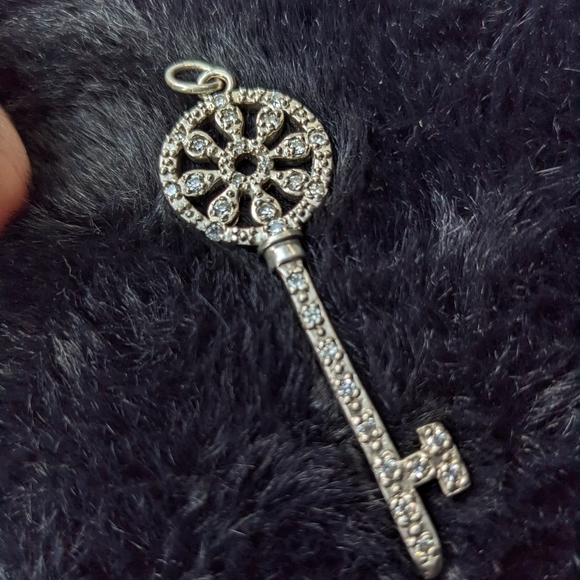 Vintage Tiffany & co diamond and silver petals key pendant - Picture 4 of 5
